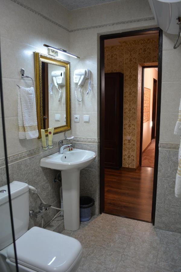 Nur M Hotel Tashkent Esterno foto