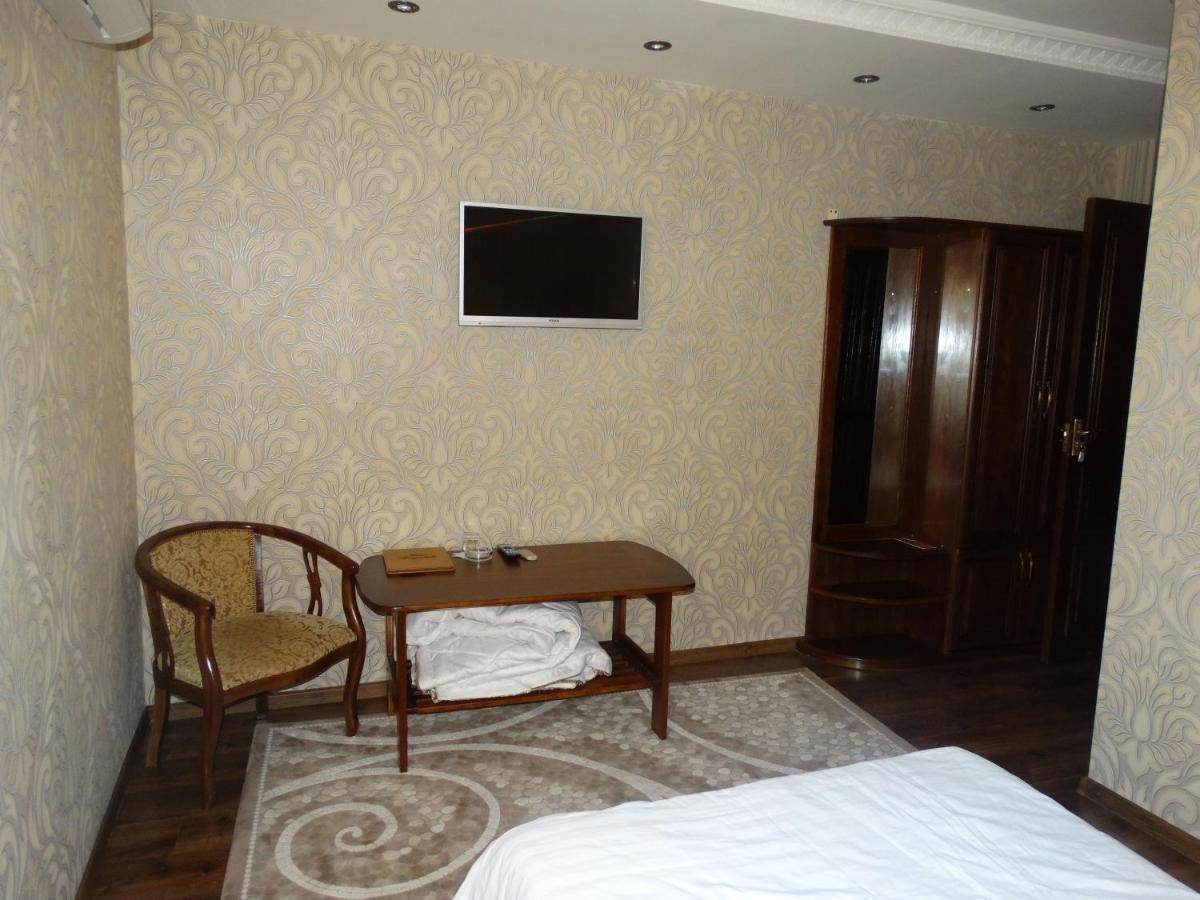 Nur M Hotel Tashkent Esterno foto