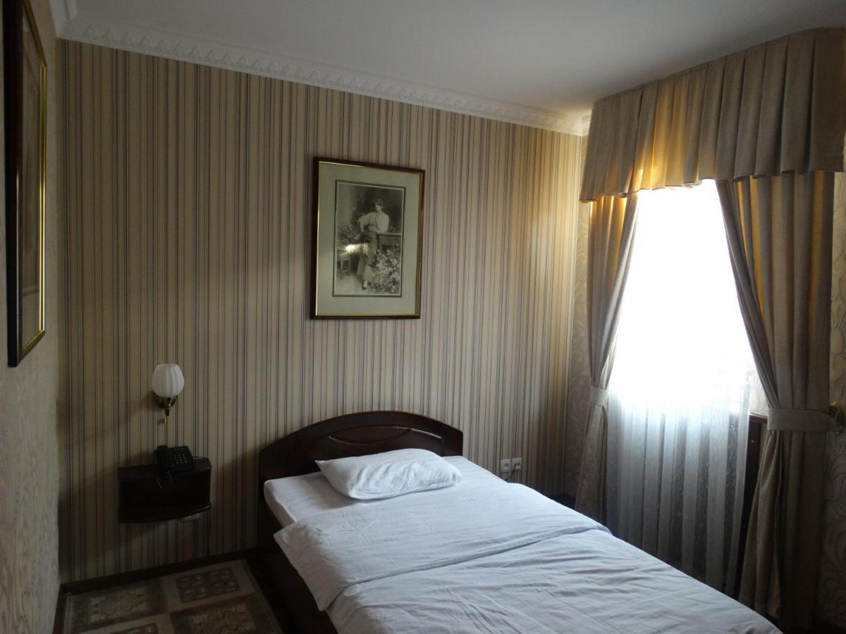 Nur M Hotel Tashkent Esterno foto