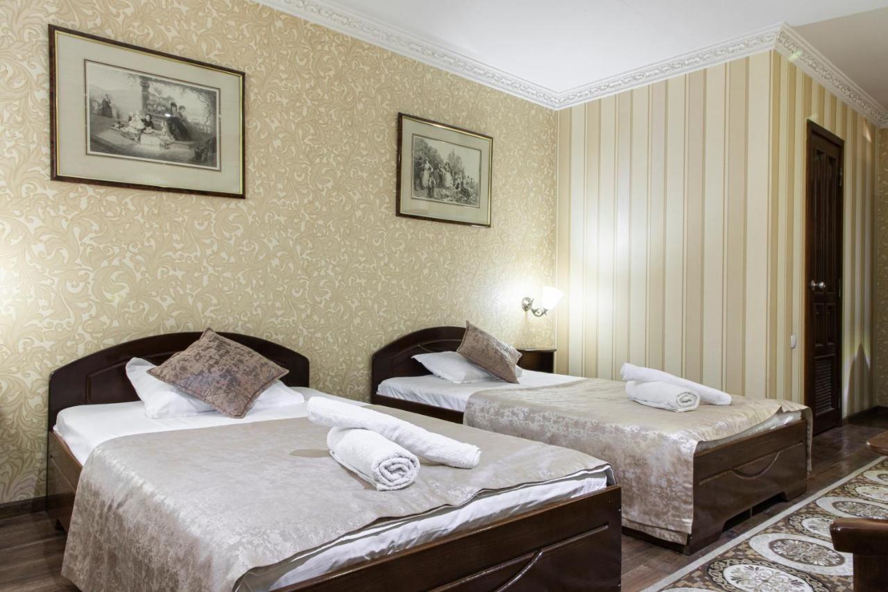 Nur M Hotel Tashkent Esterno foto
