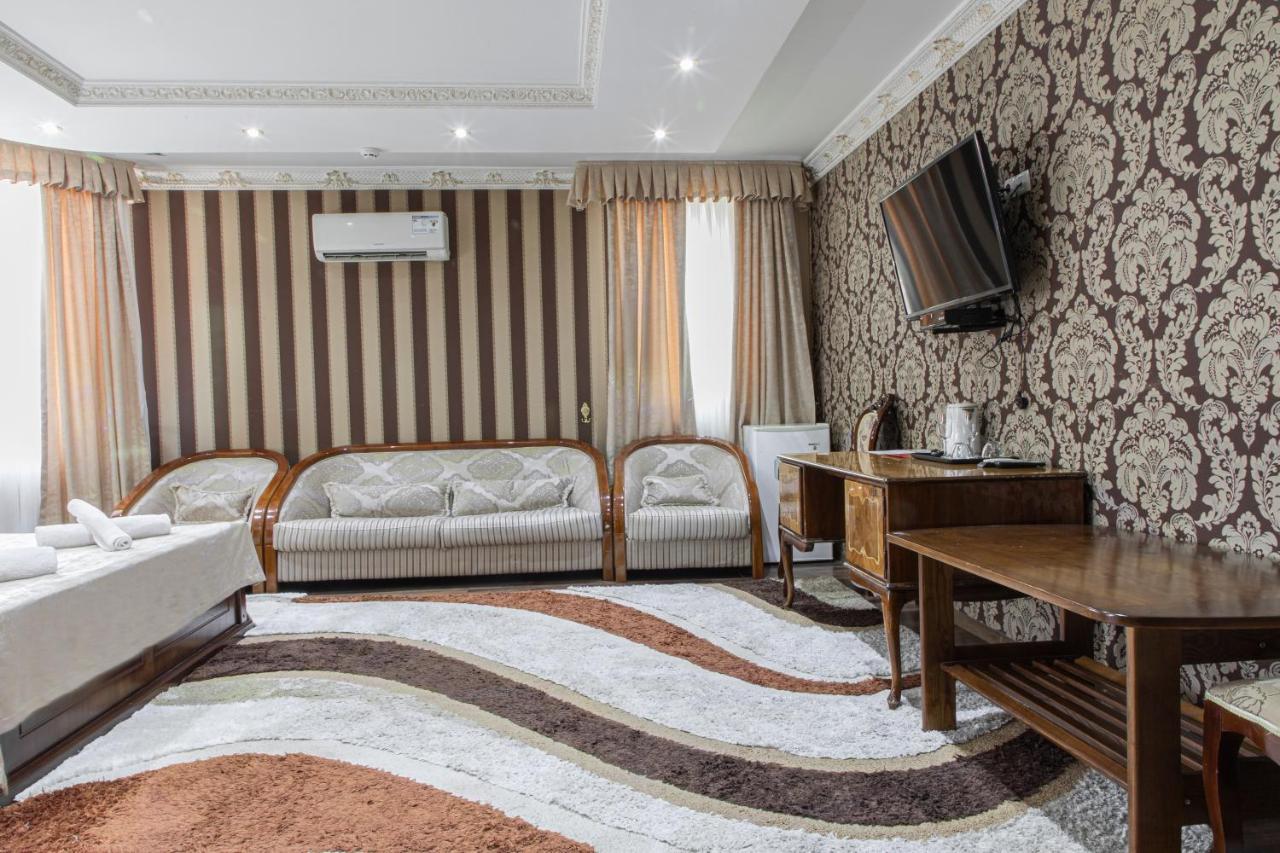 Nur M Hotel Tashkent Esterno foto