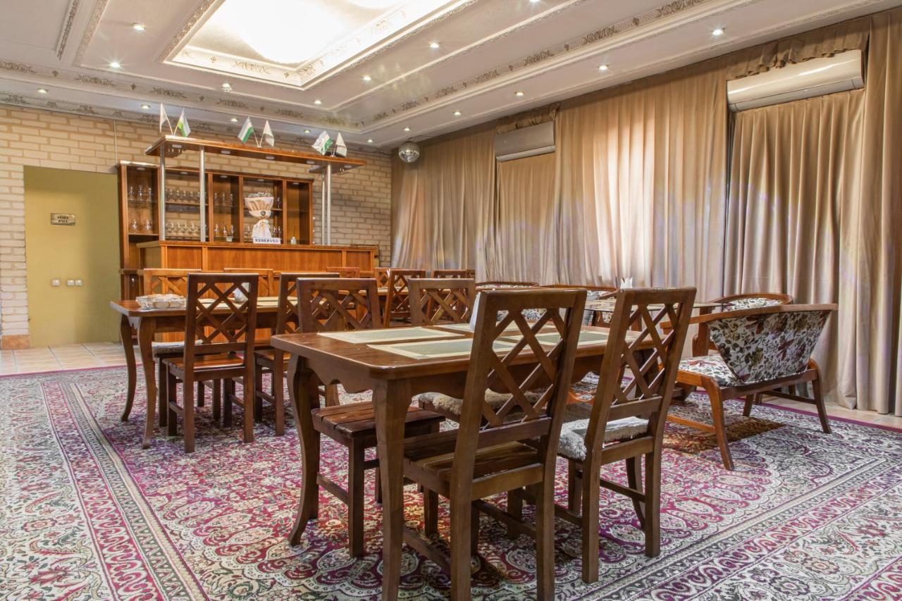 Nur M Hotel Tashkent Esterno foto