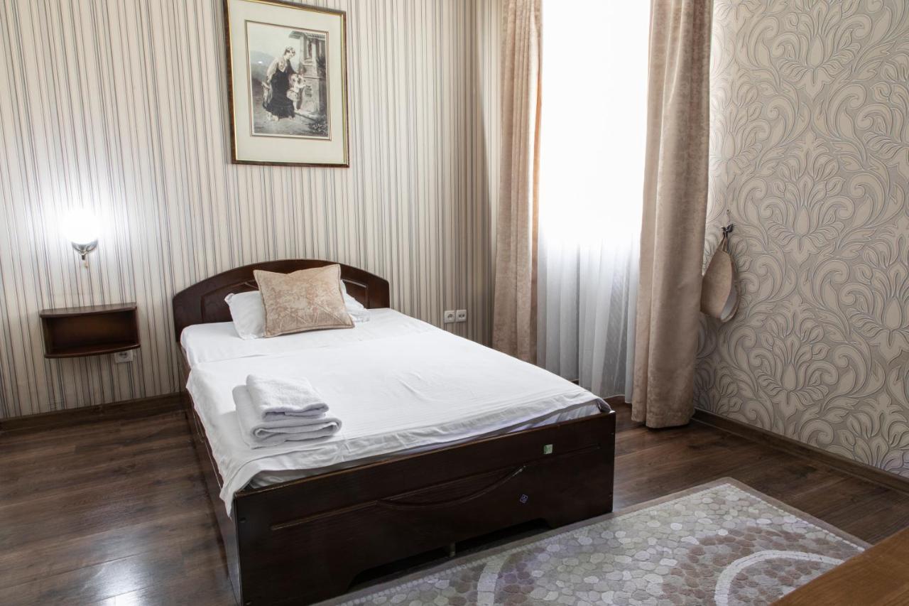 Nur M Hotel Tashkent Esterno foto