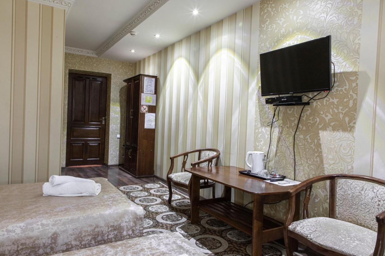 Nur M Hotel Tashkent Esterno foto