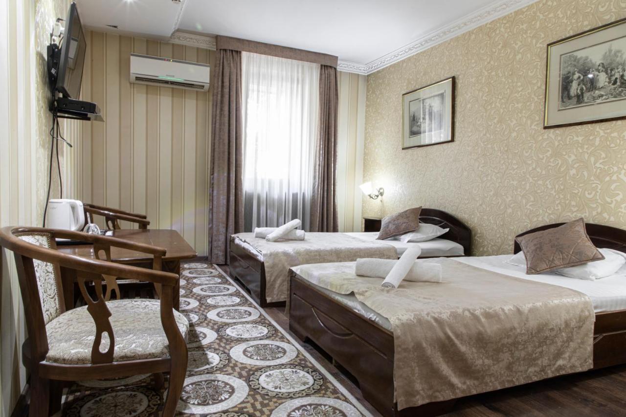 Nur M Hotel Tashkent Esterno foto
